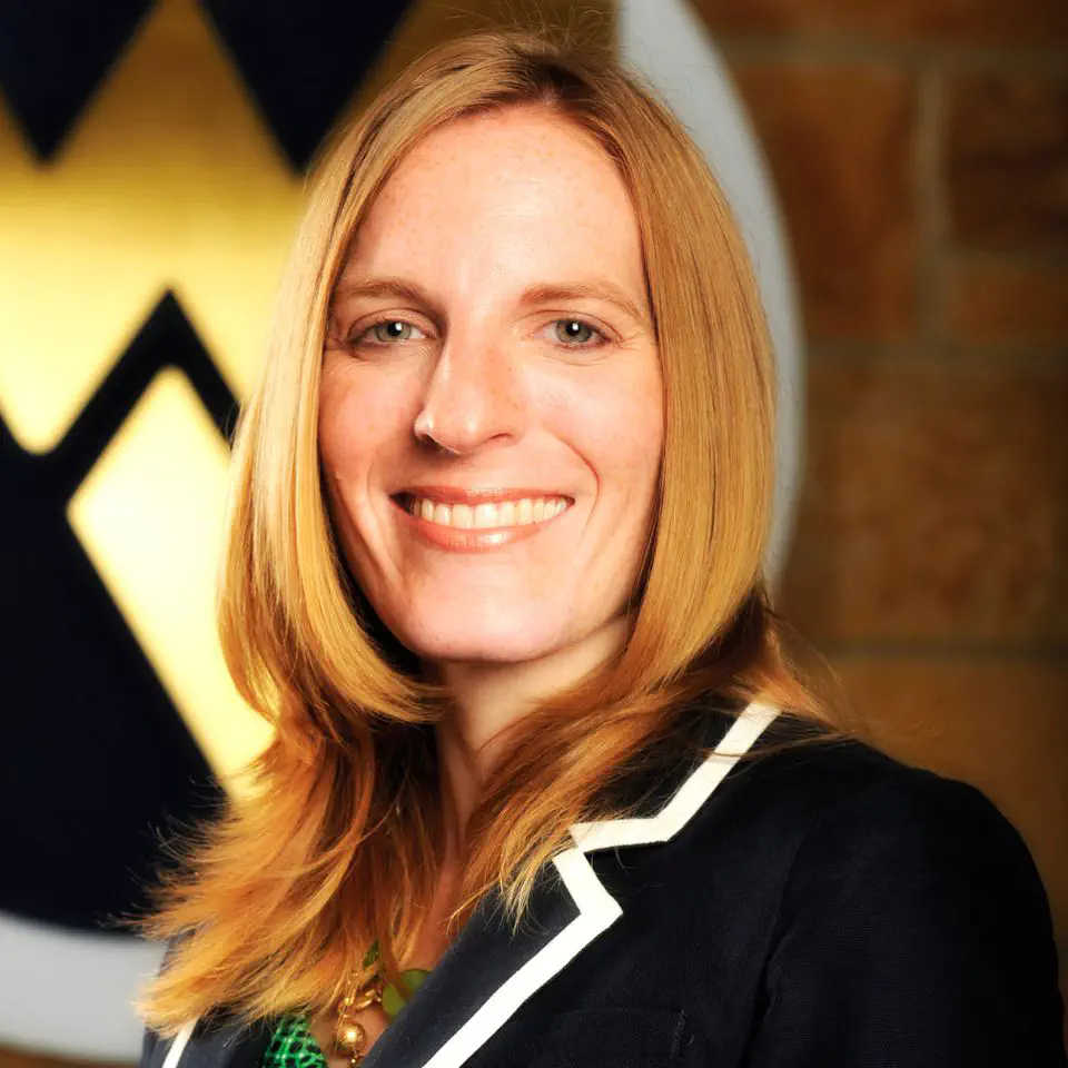 Portrait of Erin McHenry-Sorber