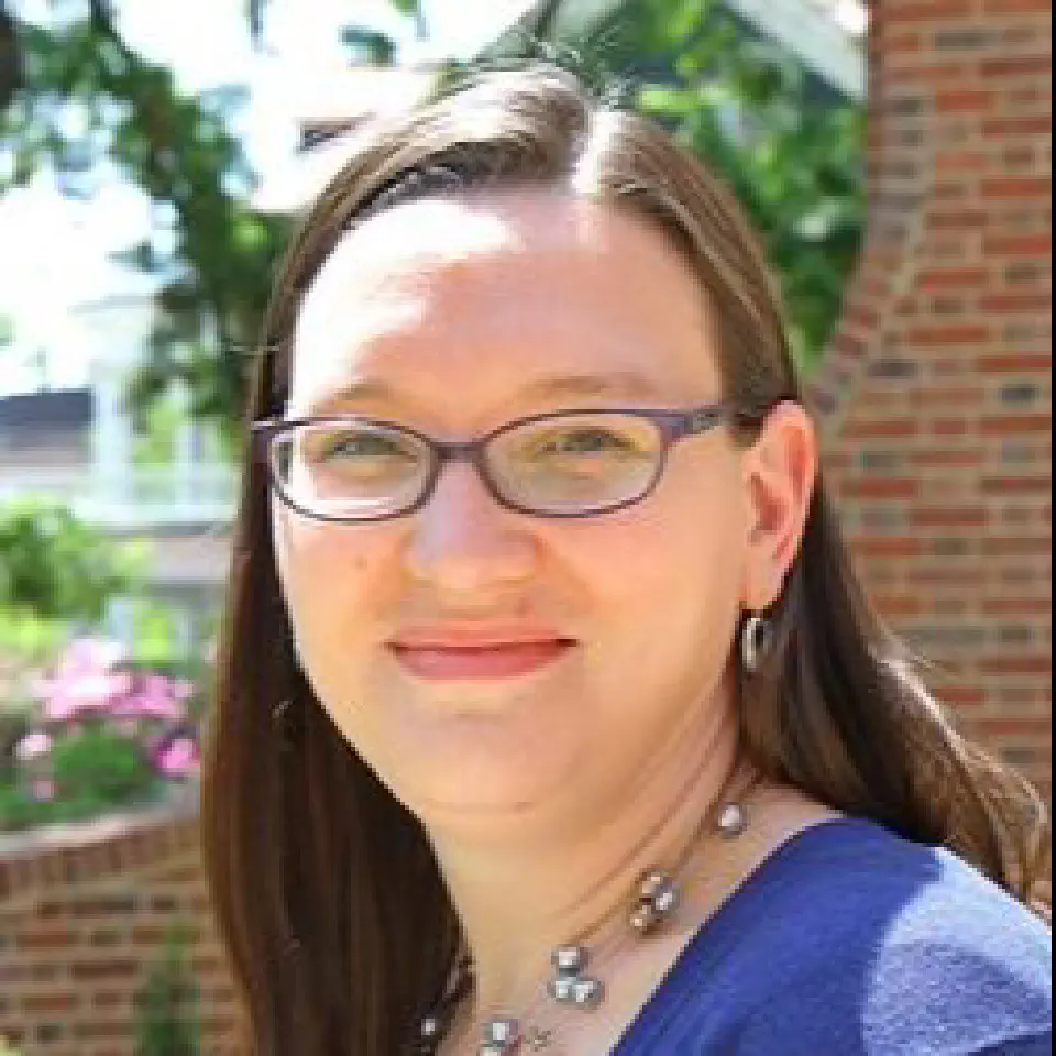 Portrait of Dana Huebert Lima