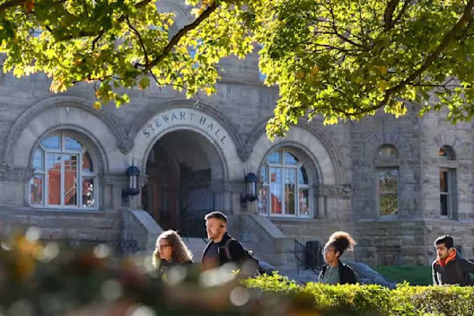 Students walk in front of Stewart Hall