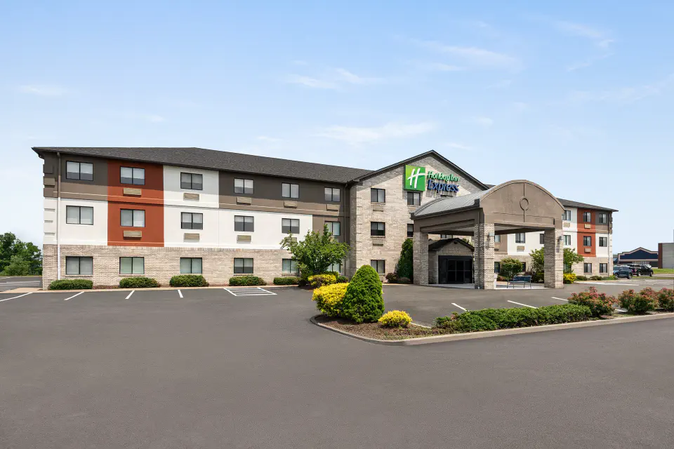 Holiday Inn Express exterior and main entrance