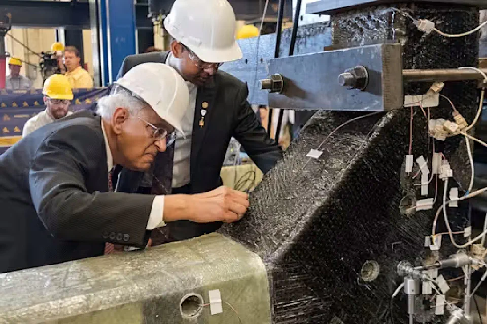 Researchers examine a system that will increase the strength and endurance of structures